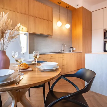 Kossak 5 Apartment